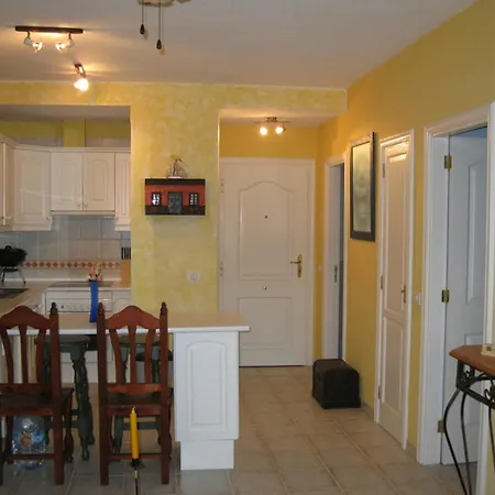 With One Bedroom In Arona, With Pool Access And Furnished Te アパート *