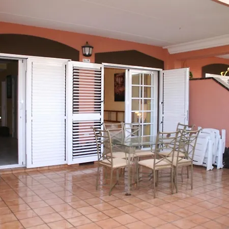 With One Bedroom In Arona, With Pool Access And Furnished Te アパート アロナ
