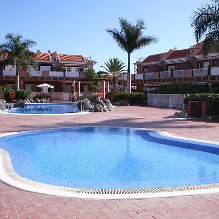 With One Bedroom In Arona, With Pool Access And Furnished Te アパート アロナ